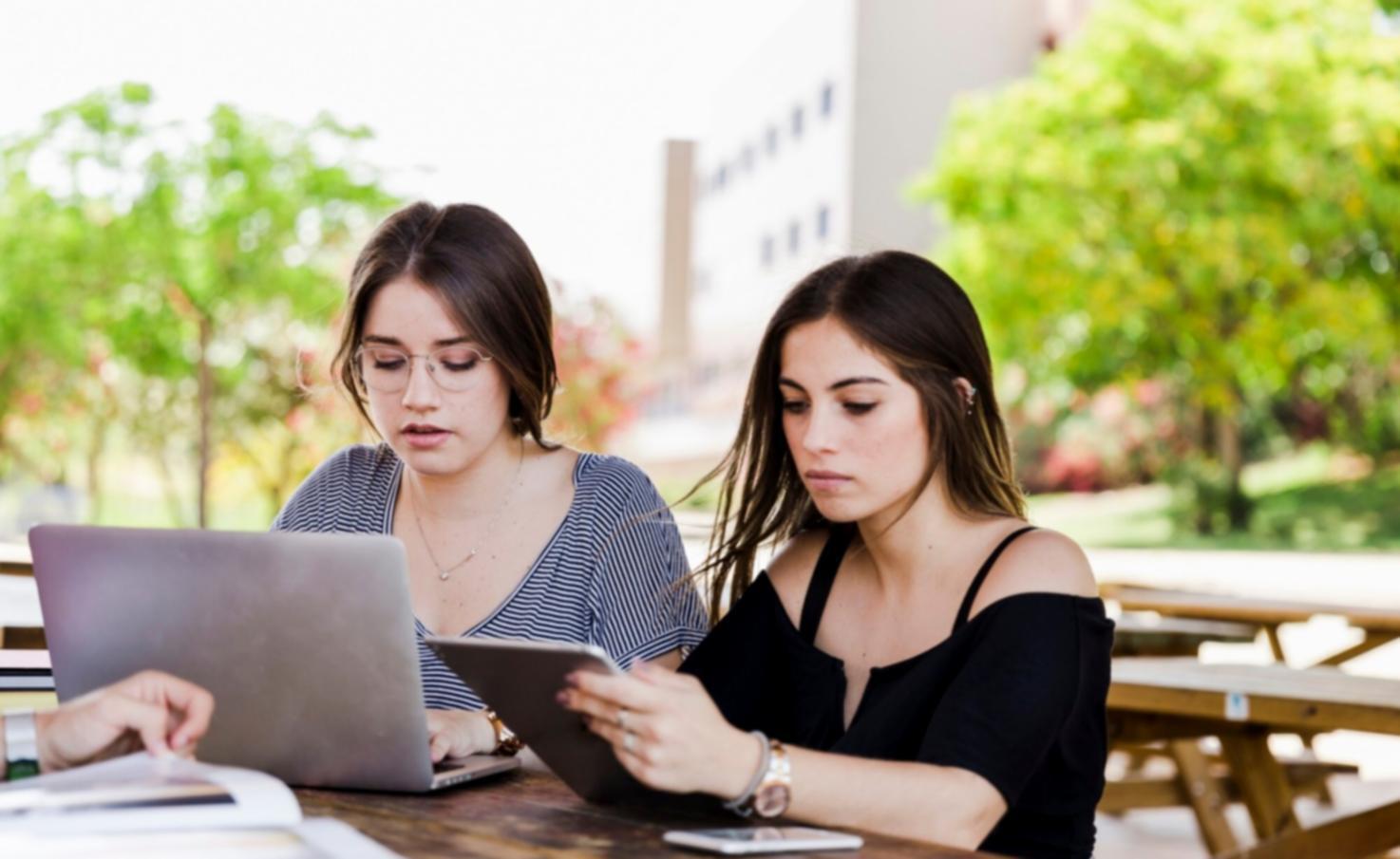 Professionelle Budgetberatung - humisarium Team bei der Arbeit